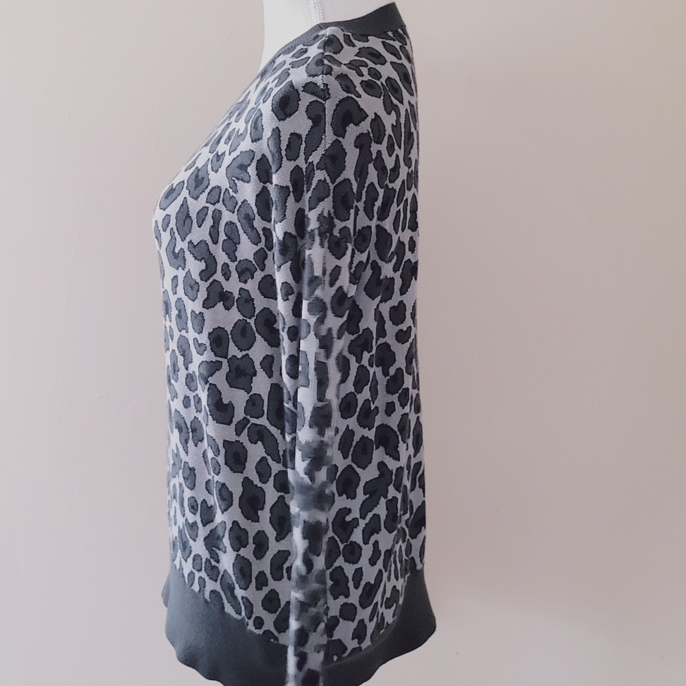 Isaac Mizrahi Leopard Print Sweater Size S - image 5